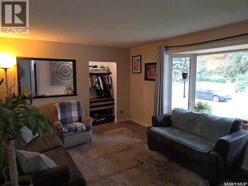 213 9Th Street E, Wynyard, SK - Indoor Photo Showing Living Room