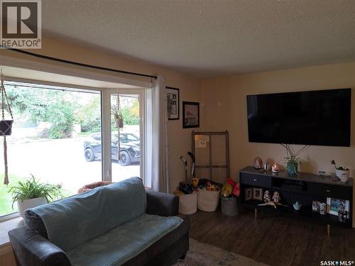 213 9Th Street E, Wynyard, SK - Indoor Photo Showing Living Room