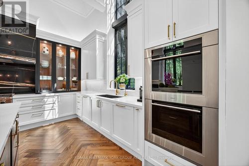 108 Kennedy Street W, Aurora, ON - Indoor Photo Showing Kitchen