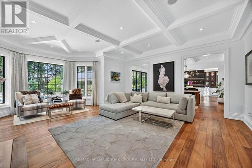 108 Kennedy Street W, Aurora, ON - Indoor Photo Showing Living Room