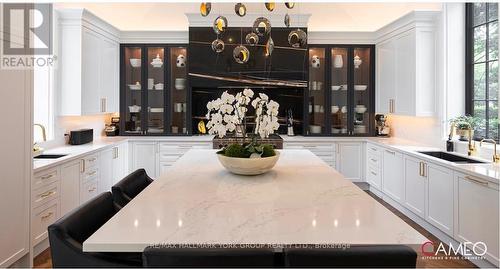 108 Kennedy Street W, Aurora, ON - Indoor Photo Showing Kitchen