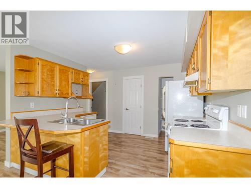 1458 Penticton Avenue Unit# 161, Penticton, BC - Indoor Photo Showing Kitchen With Double Sink