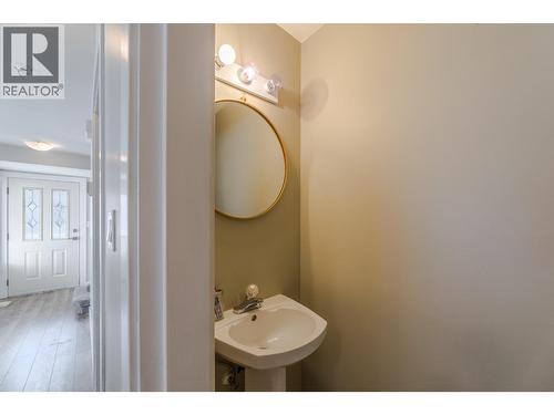 1458 Penticton Avenue Unit# 161, Penticton, BC - Indoor Photo Showing Bathroom