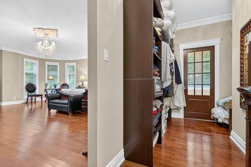 Penderie (Walk-in) - 90 Ch. Des Renards, Rigaud, QC - Indoor Photo Showing Other Room