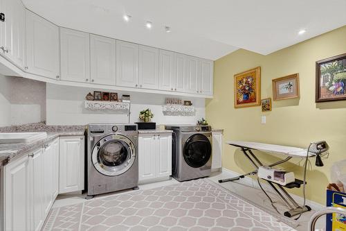Salle de lavage - 90 Ch. Des Renards, Rigaud, QC - Indoor Photo Showing Laundry Room