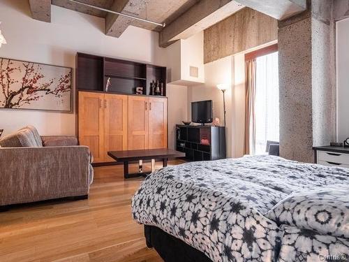 Loft - 419-1200 Rue St-Alexandre, Montréal (Ville-Marie), QC - Indoor Photo Showing Bedroom