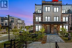 9 - 70 BAYNES WAY  Bradford West Gwillimbury, ON L3Z 4M3