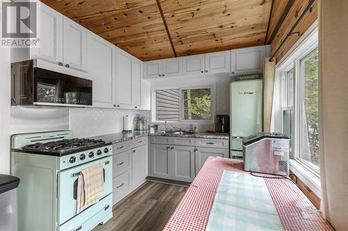 8540 Highway 129, Thessalon, ON - Indoor Photo Showing Kitchen With Upgraded Kitchen