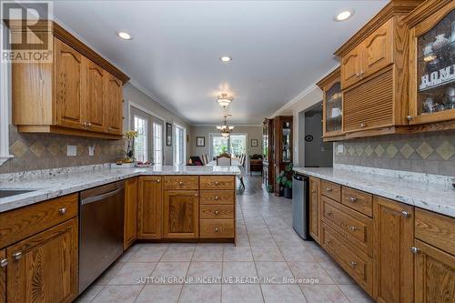 Kitchen Looking to Eat-in Kitchen - 235 12 Line S, Oro-Medonte, ON - Indoor Photo Showing Kitchen