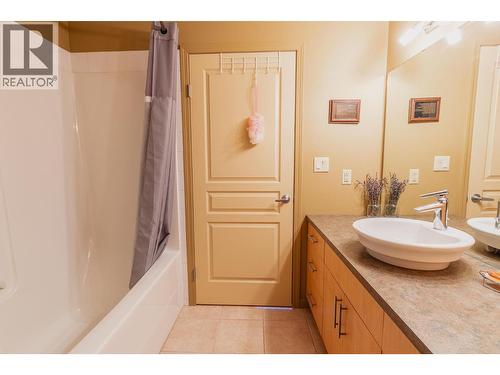 710 Indian Road, Creston, BC - Indoor Photo Showing Bathroom
