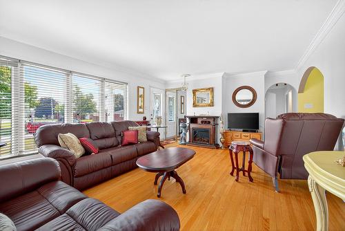 Living room - 59 Rue Frontenac, Shawville, QC - Indoor Photo Showing Living Room