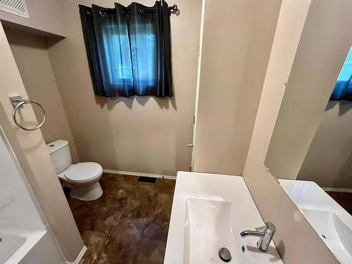 206 Mcmillan Crescent, Dryden, ON - Indoor Photo Showing Bathroom