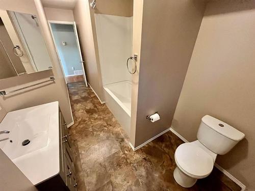 206 Mcmillan Crescent, Dryden, ON - Indoor Photo Showing Bathroom