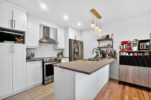 Kitchen - 25 Rue St-Paul, Laval (Sainte-Rose), QC - Indoor Photo Showing Kitchen With Double Sink