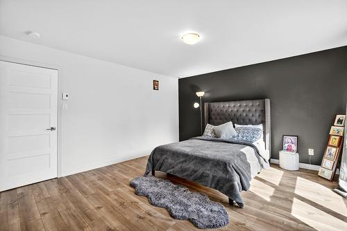 Chambre à coucher principale - 25 Rue St-Paul, Laval (Sainte-Rose), QC - Indoor Photo Showing Bedroom