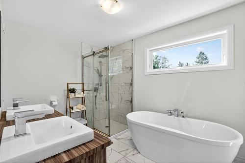 Salle de bains - 25 Rue St-Paul, Laval (Sainte-Rose), QC - Indoor Photo Showing Bathroom