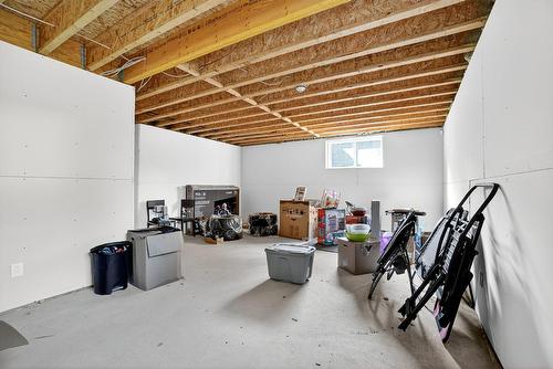 Salle familiale - 25 Rue St-Paul, Laval (Sainte-Rose), QC - Indoor Photo Showing Basement