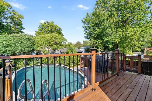 Piscine - 25 Rue St-Paul, Laval (Sainte-Rose), QC - Outdoor