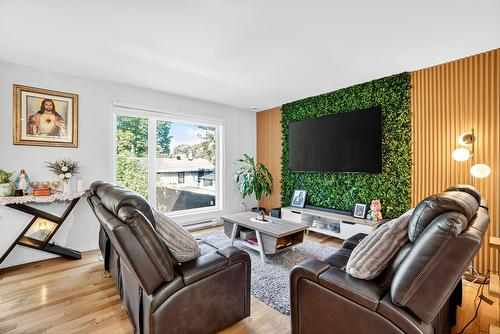 Salon - 25 Rue St-Paul, Laval (Sainte-Rose), QC - Indoor Photo Showing Living Room