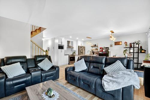 Salon - 25 Rue St-Paul, Laval (Sainte-Rose), QC - Indoor Photo Showing Living Room