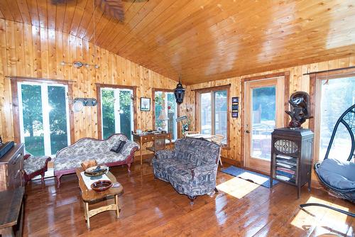 Salon - 351 Ch. Taché E., Saint-Marcel, QC - Indoor Photo Showing Living Room