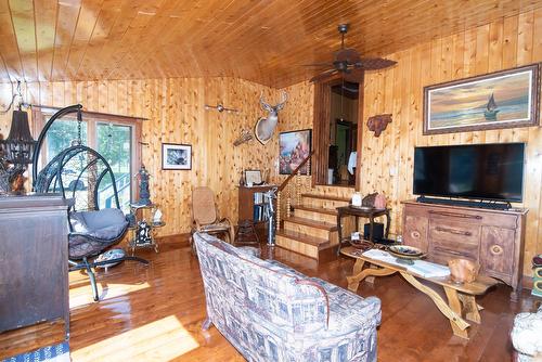 Salon - 351 Ch. Taché E., Saint-Marcel, QC - Indoor