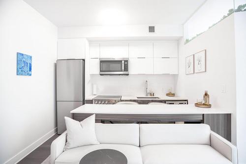 Living room - 508-2100 Boul. St-Laurent, Montréal (Ville-Marie), QC - Indoor Photo Showing Kitchen