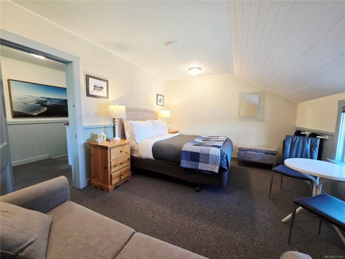 320 Main St, Tofino, BC 