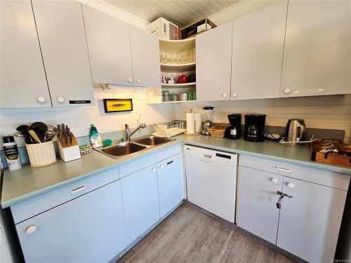 320 Main St, Tofino, BC 