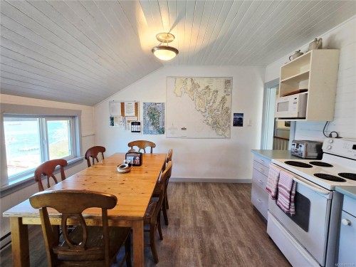 320 Main St, Tofino, BC 