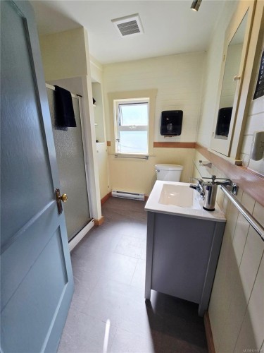 320 Main St, Tofino, BC 