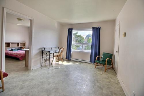 Salon - 91 4E Avenue O., Amos, QC - Indoor