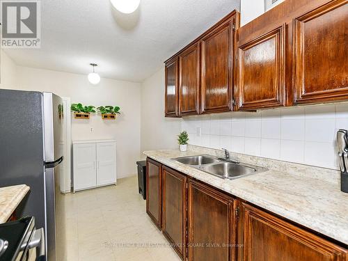 1109 - 3120 Kirwin Avenue, Mississauga, ON - Indoor Photo Showing Kitchen With Double Sink