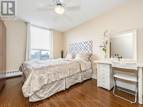 1109 - 3120 Kirwin Avenue, Mississauga, ON - Indoor Photo Showing Bedroom