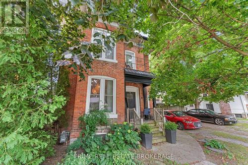 11 MAPLE STREET W  Aylmer, ON N5H 1B8