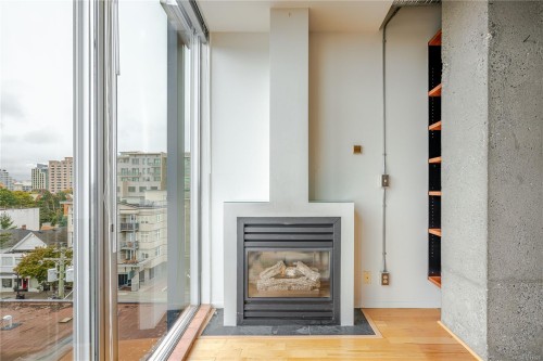 512-1061 Fort St, Victoria, BC - Indoor With Fireplace