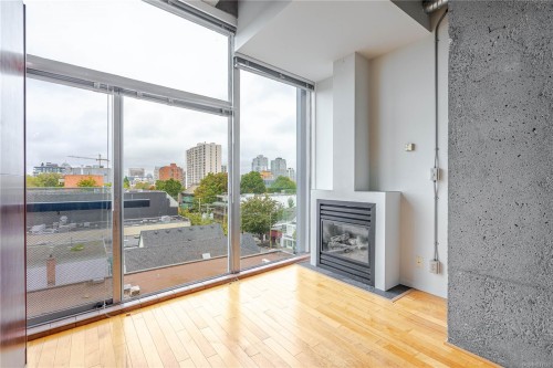 512-1061 Fort St, Victoria, BC - Indoor With Fireplace