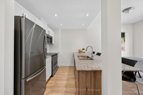 4-393 Manitoba Street, Bracebridge, ON - Indoor Photo Showing Kitchen With Double Sink