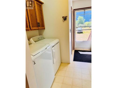 1270 59 Avenue, Grand Forks, BC - Indoor Photo Showing Laundry Room