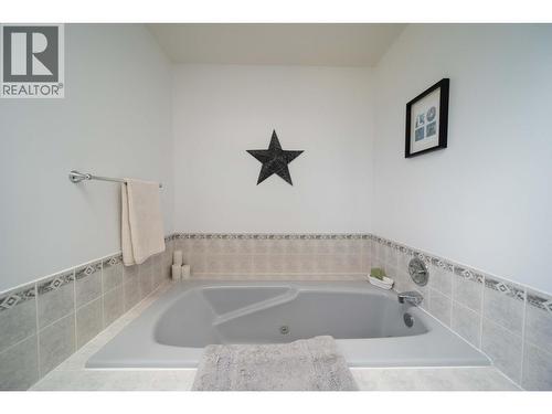 9617 Clearview Road, Cranbrook, BC - Indoor Photo Showing Bathroom