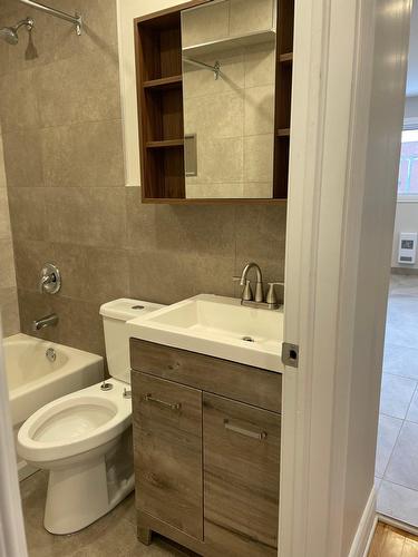 Bathroom - 6-6915 Boul. De L'Acadie, Montréal (Villeray/Saint-Michel/Parc-Extension), QC - Indoor Photo Showing Bathroom