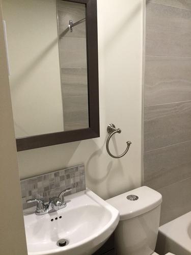 Bathroom - 2-766 81E Avenue, Laval (Chomedey), QC - Indoor Photo Showing Bathroom