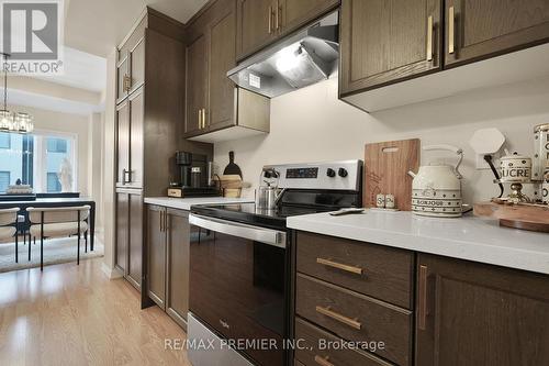 12 Heathrow Lane, Caledon, ON - Indoor Photo Showing Kitchen