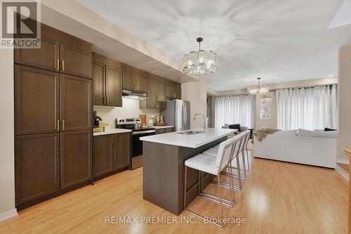 12 Heathrow Lane, Caledon, ON - Indoor Photo Showing Kitchen