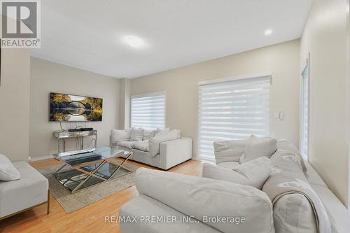 12 Heathrow Lane, Caledon, ON - Indoor Photo Showing Living Room