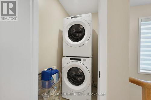 12 Heathrow Lane, Caledon, ON - Indoor Photo Showing Laundry Room