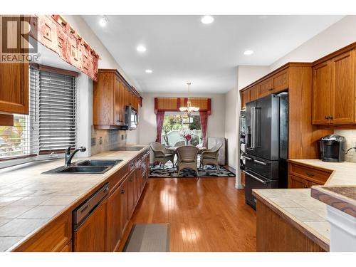 4520 Gallaghers Lookout Unit# 2, Kelowna, BC - Indoor Photo Showing Kitchen With Double Sink