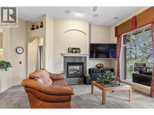 4520 Gallaghers Lookout Unit# 2, Kelowna, BC - Indoor Photo Showing Living Room With Fireplace