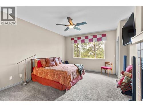 4520 Gallaghers Lookout Unit# 2, Kelowna, BC - Indoor Photo Showing Bedroom