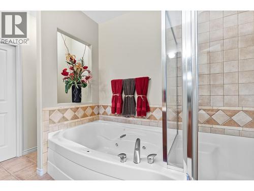 4520 Gallaghers Lookout Unit# 2, Kelowna, BC - Indoor Photo Showing Bathroom